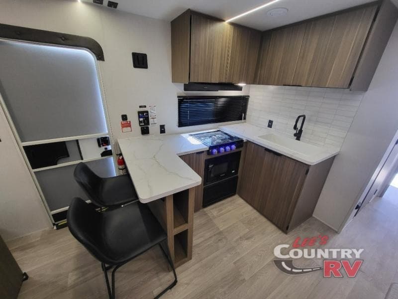 Lee’s Country RV Expands Towable RV Inventory, Serving Rural Markets in Indiana and Ohio