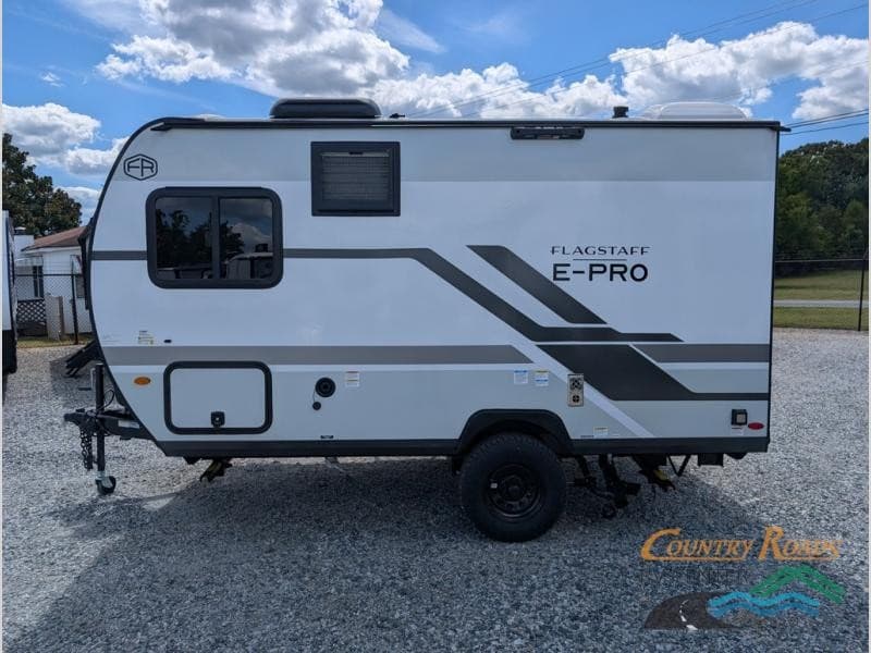 Country Roads RV Center Expands Fifth Wheel and Travel Trailer Inventory at Lexington Dealership