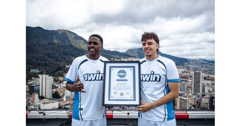 1win Sets World Record for Highest Football Match on Bogotá Skyscraper