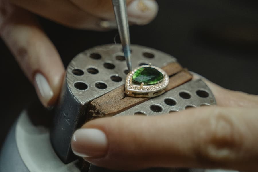 Rottermond Jewelers Enhances Custom Jewelry Experience with In-House Design and Repair Services