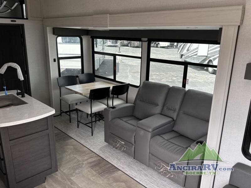 Ancira RV of Boerne Offers $10,000 Customer Cash in Newmar Smart Buy Sales Event